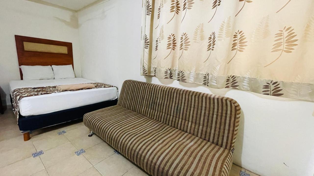 Hotel B&B - 5Th Avenue 신데 델 카르멘 외부 사진 A sofa bed