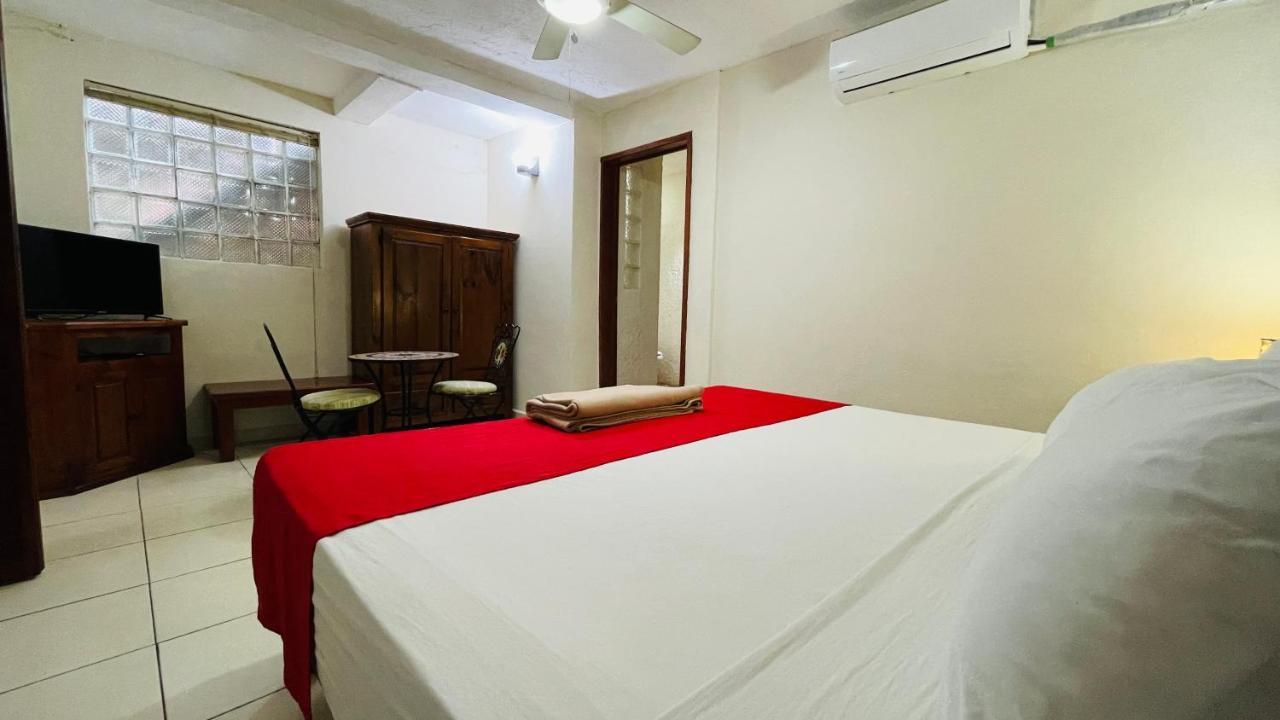 Hotel B&B - 5Th Avenue 신데 델 카르멘 외부 사진 A bedroom in a hotel