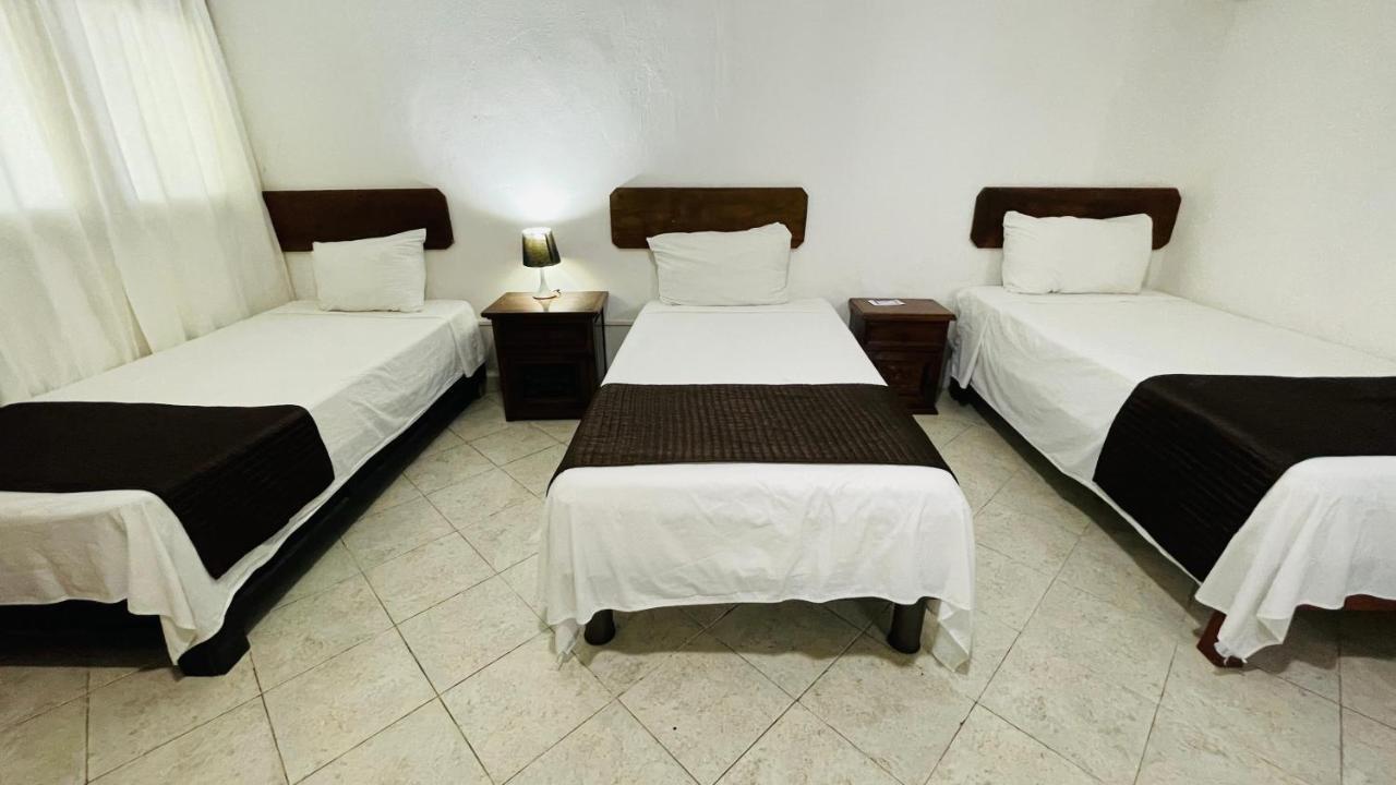 Hotel B&B - 5Th Avenue 신데 델 카르멘 외부 사진 A room at the hotel